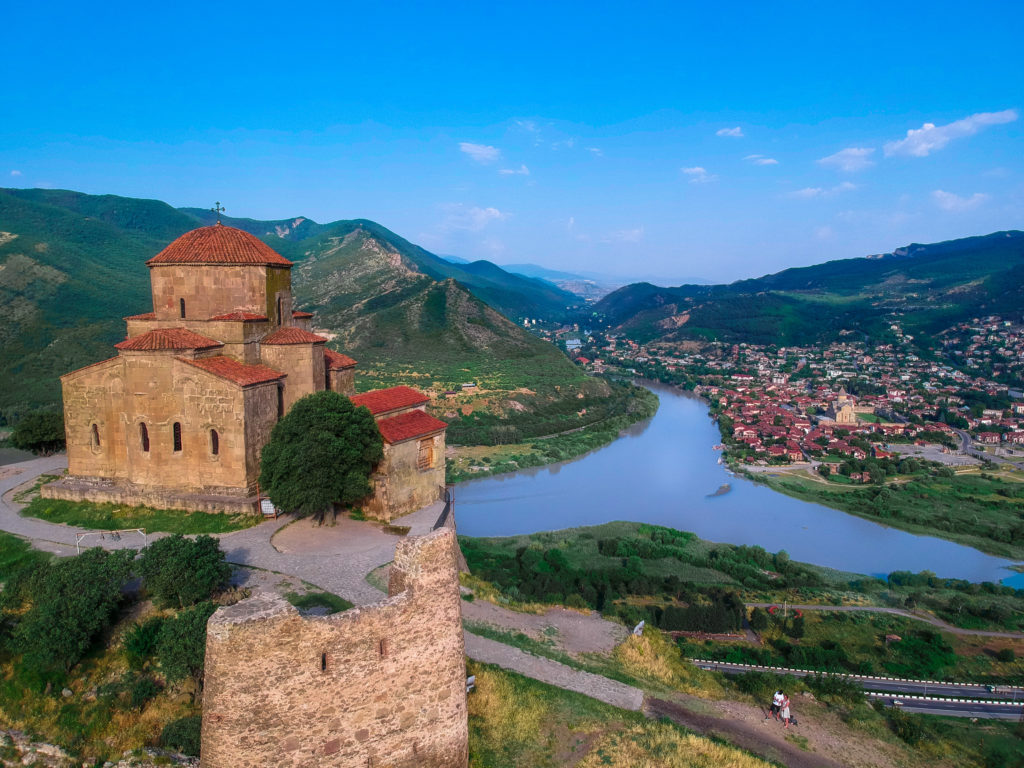 Mccheta Tbilisi: Widok na monastyr Dżwari i panoramę Mcchety