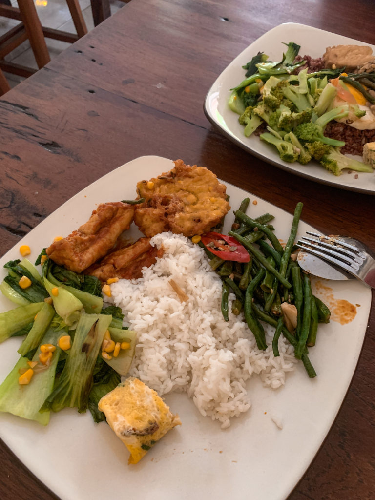 Gdzie dobrze zjeść w Canggu - warung Bu Mi
